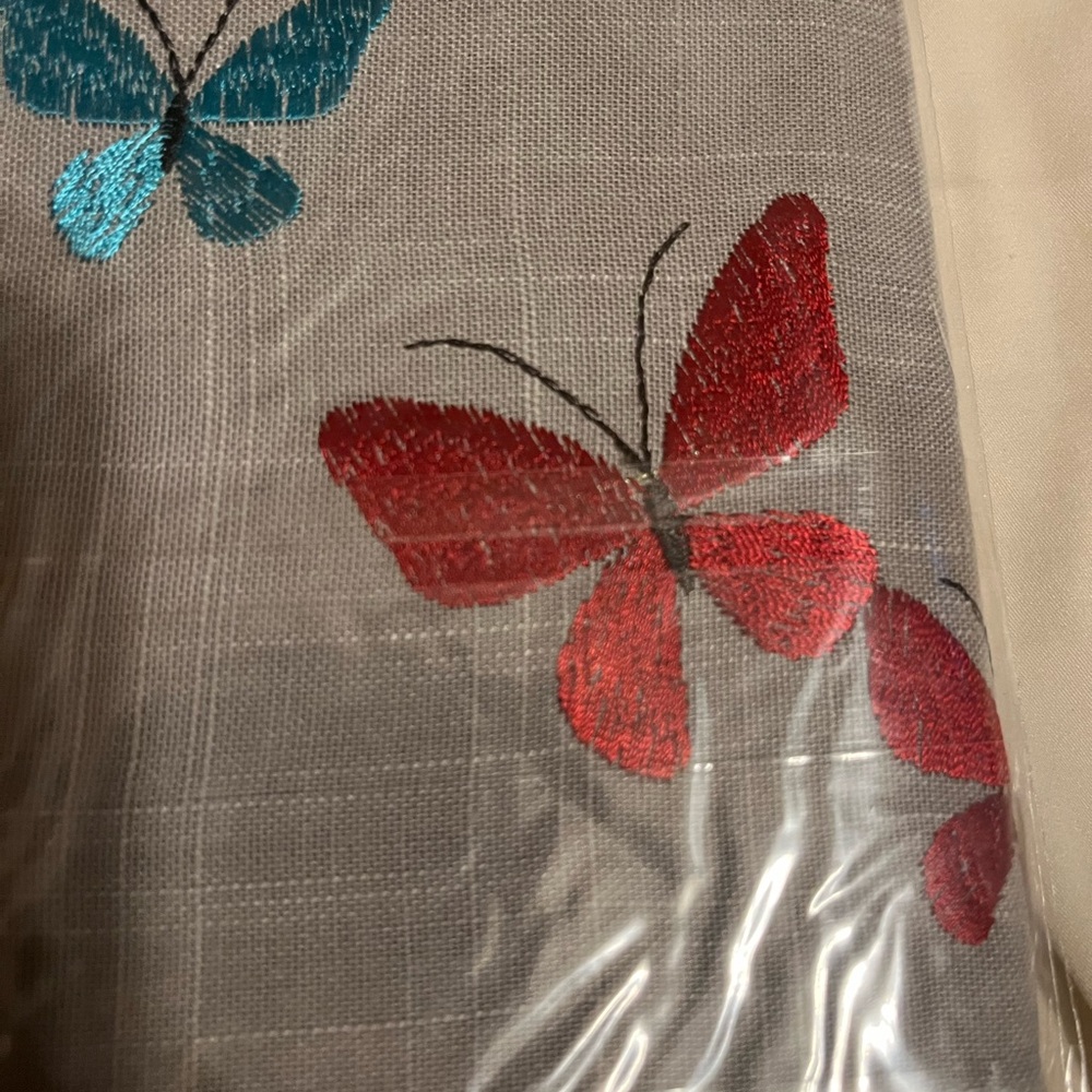 Butterfly Table Runner NIP - Picture 3 of 3